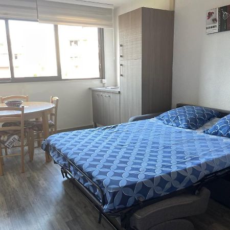 Frejus, Studio Dans Residence Avec Piscine Buitenkant foto