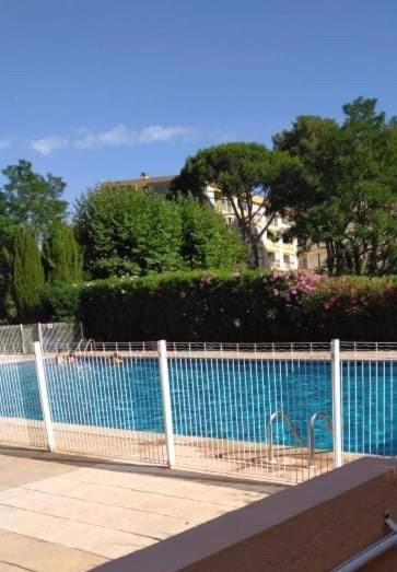 Frejus, Studio Dans Residence Avec Piscine Buitenkant foto