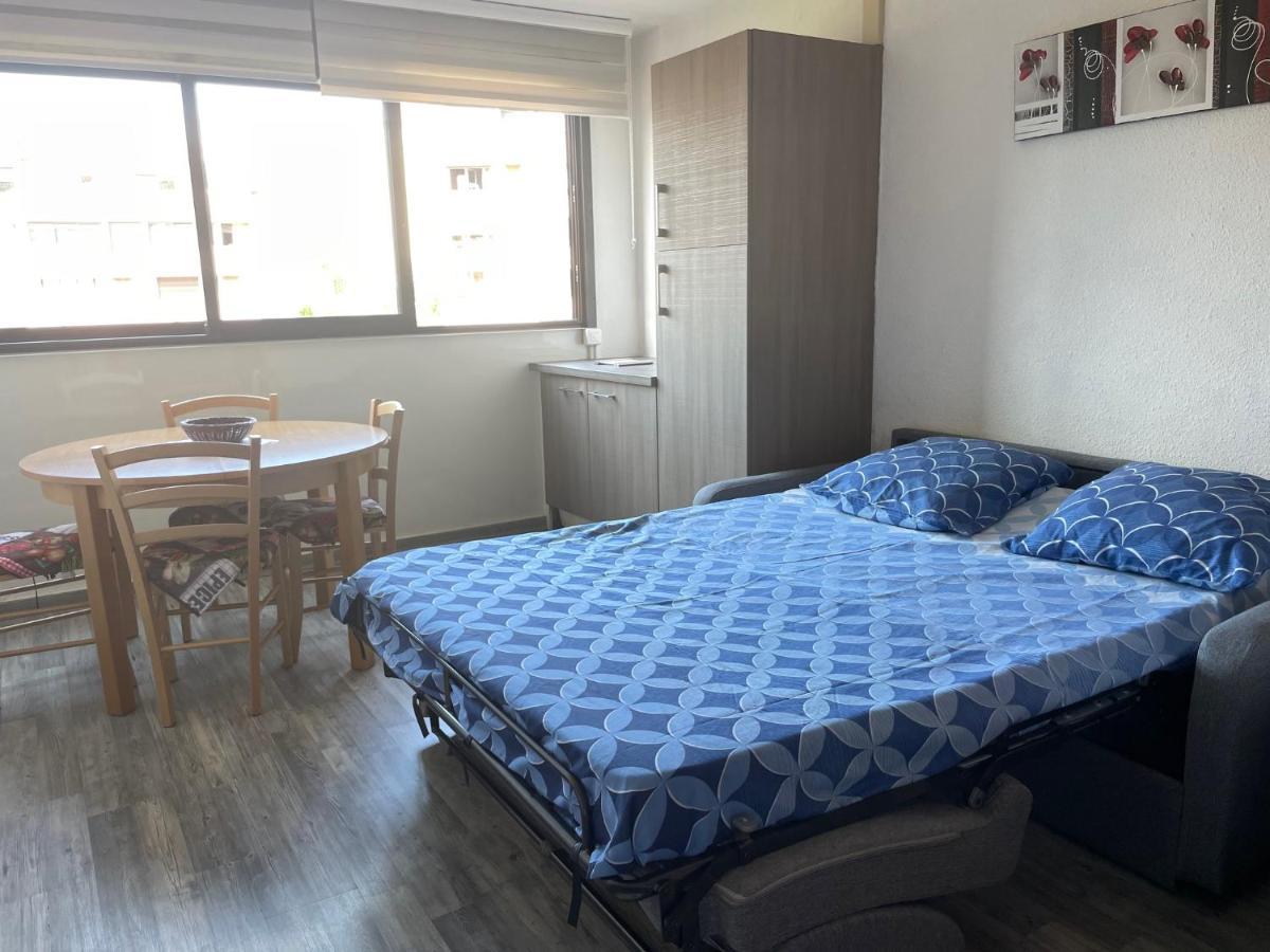 Frejus, Studio Dans Residence Avec Piscine Buitenkant foto